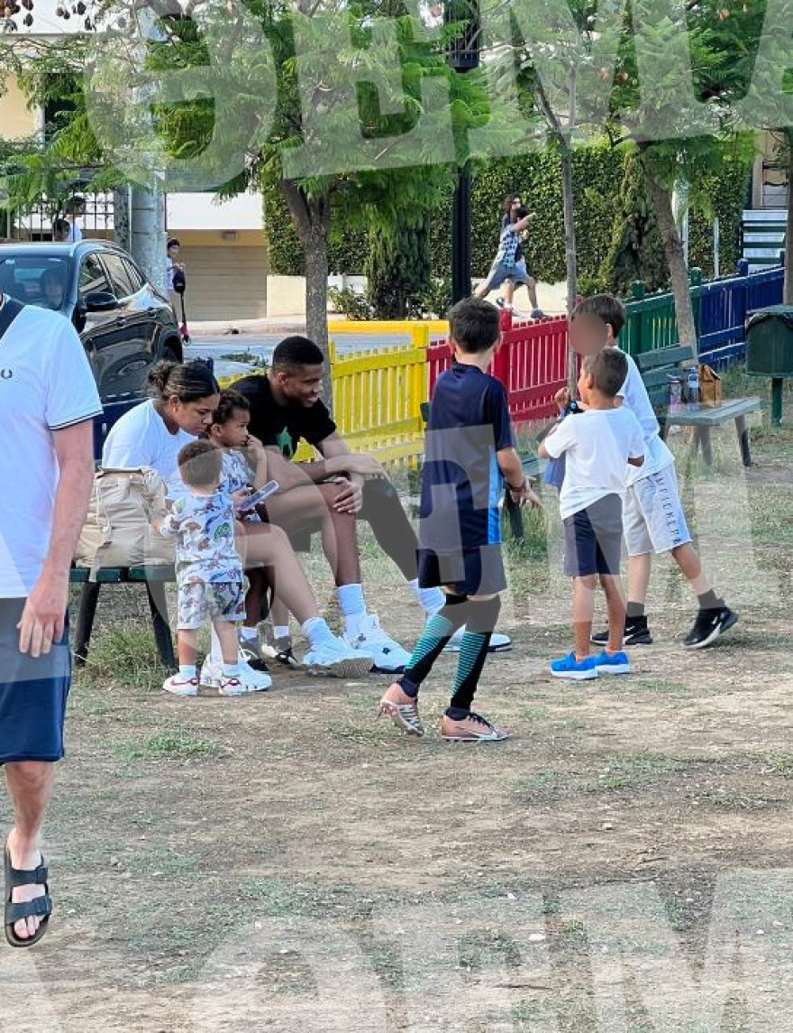 Ανέμελες στιγμές για την οικογένεια Αντετοκούνμπο σε παιδική χαρά του Αμαρουσίου - Δείτε φωτογραφίες 