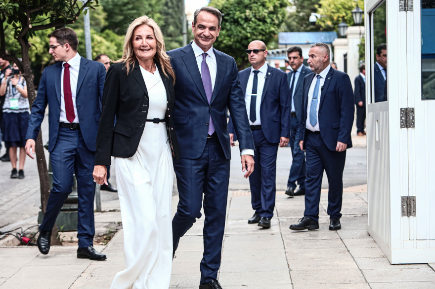 Ορκίστηκε πρωθυπουργός ο Κυριάκος Μητσοτάκης - Παρέλαβε από Σαρμά (βίντεο και φωτογραφίες) 