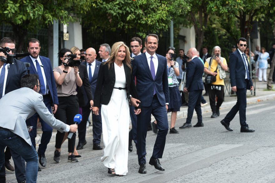 Ορκίστηκε πρωθυπουργός ο Κυριάκος Μητσοτάκης - Παρέλαβε από Σαρμά (βίντεο και φωτογραφίες) 