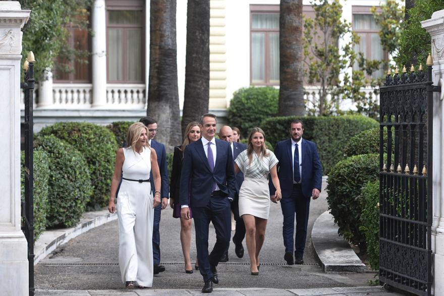 Ορκίστηκε πρωθυπουργός ο Κυριάκος Μητσοτάκης - Παρέλαβε από Σαρμά (βίντεο και φωτογραφίες) 