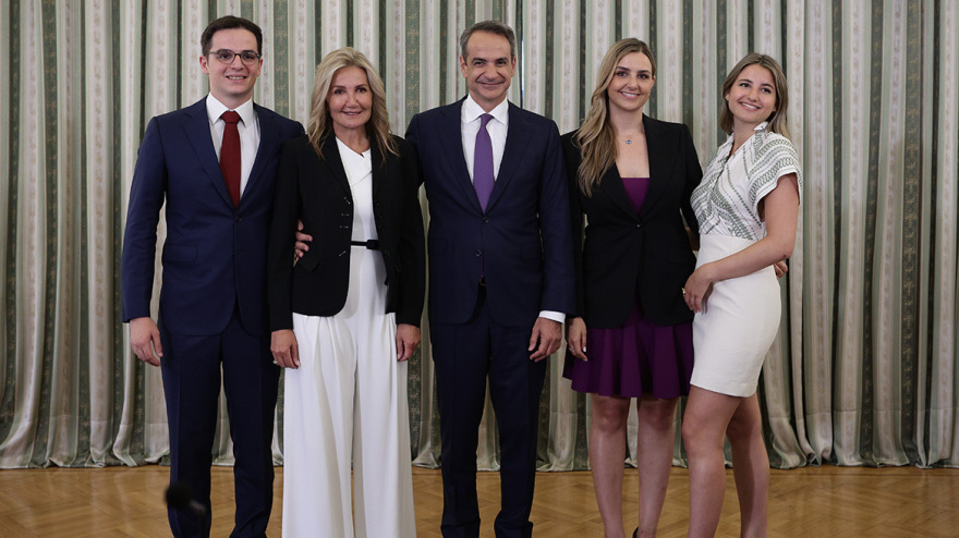 Ορκίστηκε πρωθυπουργός ο Κυριάκος Μητσοτάκης - Παρέλαβε από Σαρμά (βίντεο και φωτογραφίες) 