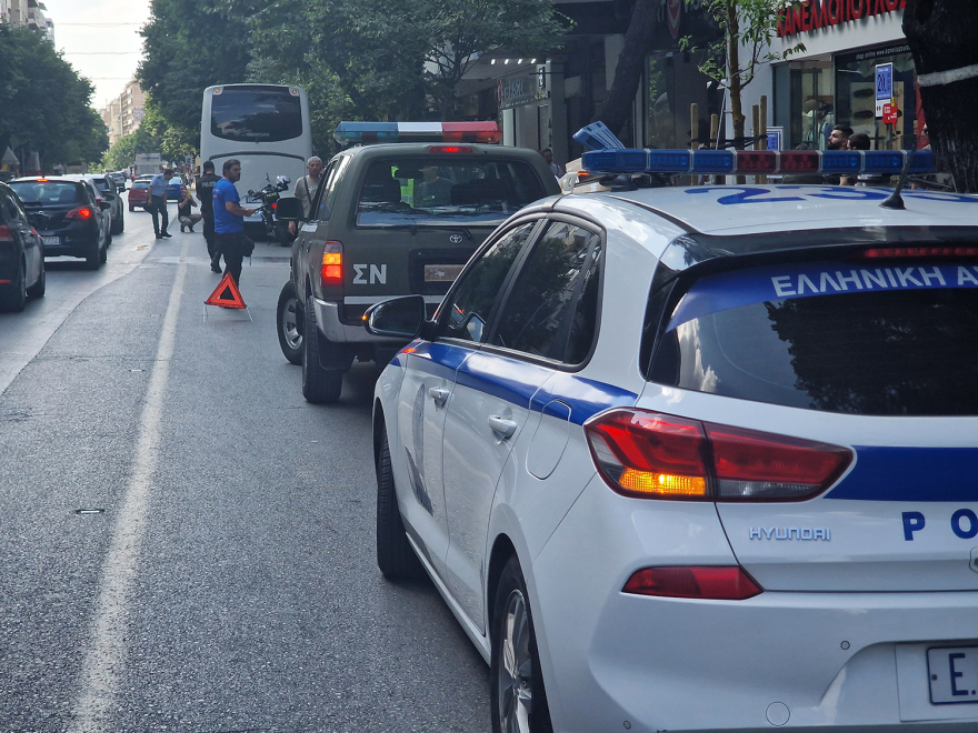 Θεσσαλονίκη: Σκοτώθηκε 55χρονος διανομέας σε τροχαίο στο κέντρο της πόλης - Δείτε βίντεο