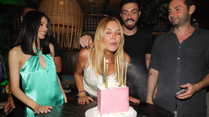 Χριστίνα Παππά: Τα γενέθλιά της στη Μύκονο - Δείτε βίντεο και φωτογραφίες 