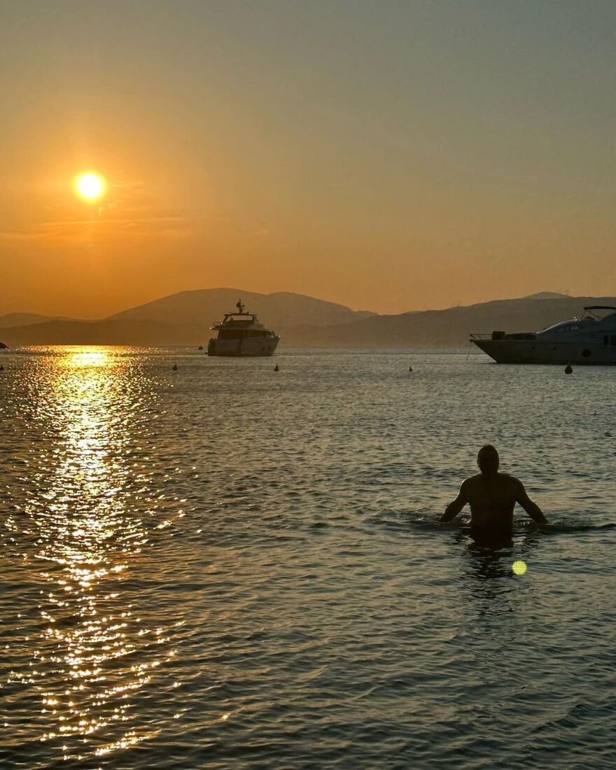 Δέσποινα Βανδή: Στην Ύδρα με τον Βασίλη Μπισμπίκη - Δείτε τις φωτογραφίες