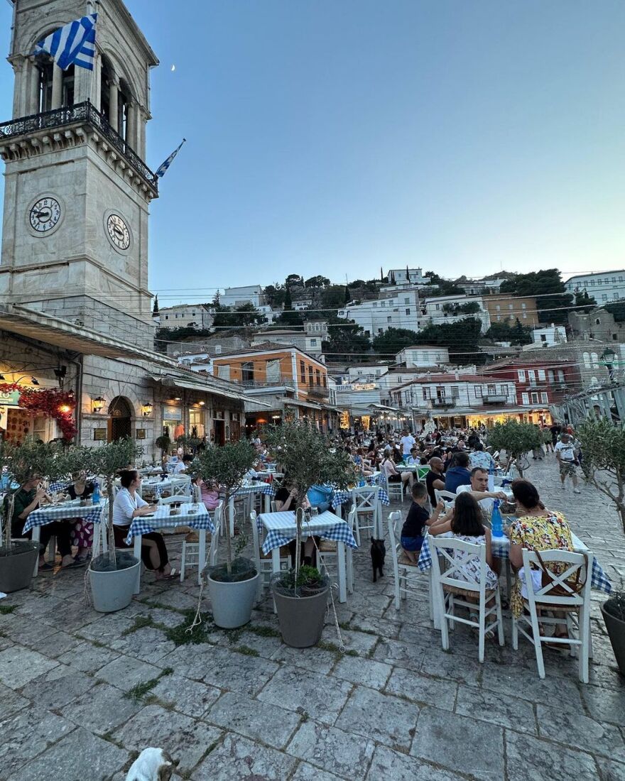 Δέσποινα Βανδή: Στην Ύδρα με τον Βασίλη Μπισμπίκη - Δείτε τις φωτογραφίες