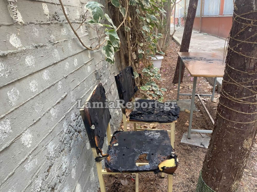 Λαμία: Γκρέμισαν πόρτες, έβαλαν φωτιά σε καρέκλες και θρανία σε σχολεία