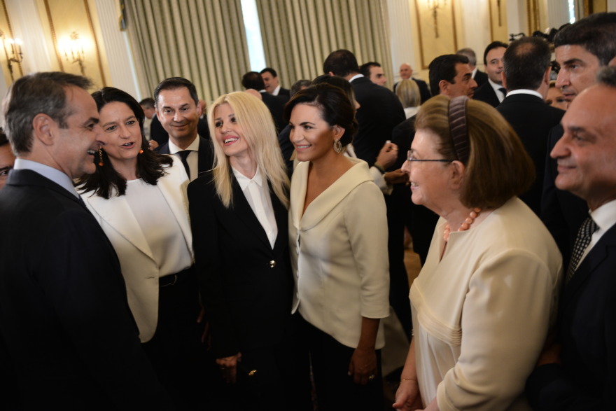 Κυβέρνηση: Ορκίστηκαν οι νέοι υπουργοί και υφυπουργοί - «Καλή αρχή» από τον Μητσοτάκη - Δείτε βίντεο και φωτογραφίες