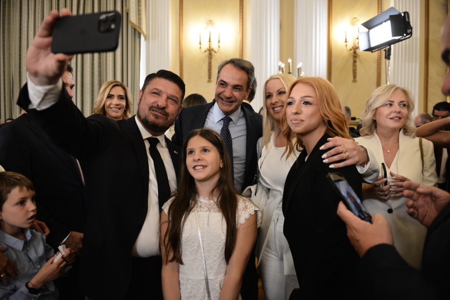 Κυβέρνηση: Ορκίστηκαν οι νέοι υπουργοί και υφυπουργοί - «Καλή αρχή» από τον Μητσοτάκη - Δείτε βίντεο και φωτογραφίες