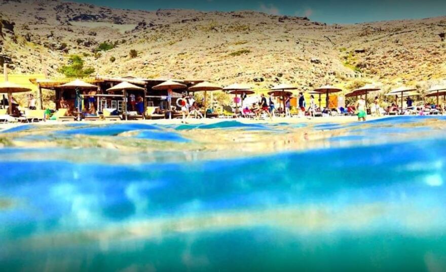 Χαλκολιμιώνας: Μια παραλία στην Άνδρο με αμμουδιά και βότσαλο σε αρμονία