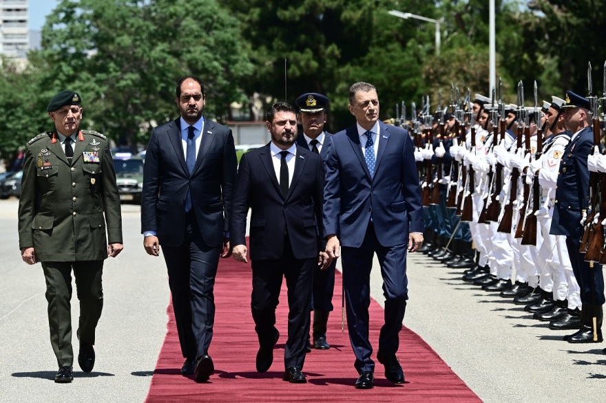 Υπουργείο Άμυνας - Δένδιας: Συνταγματική υποχρέωση η προάσπιση των κυριαρχικών δικαιωμάτων της Ελλάδας