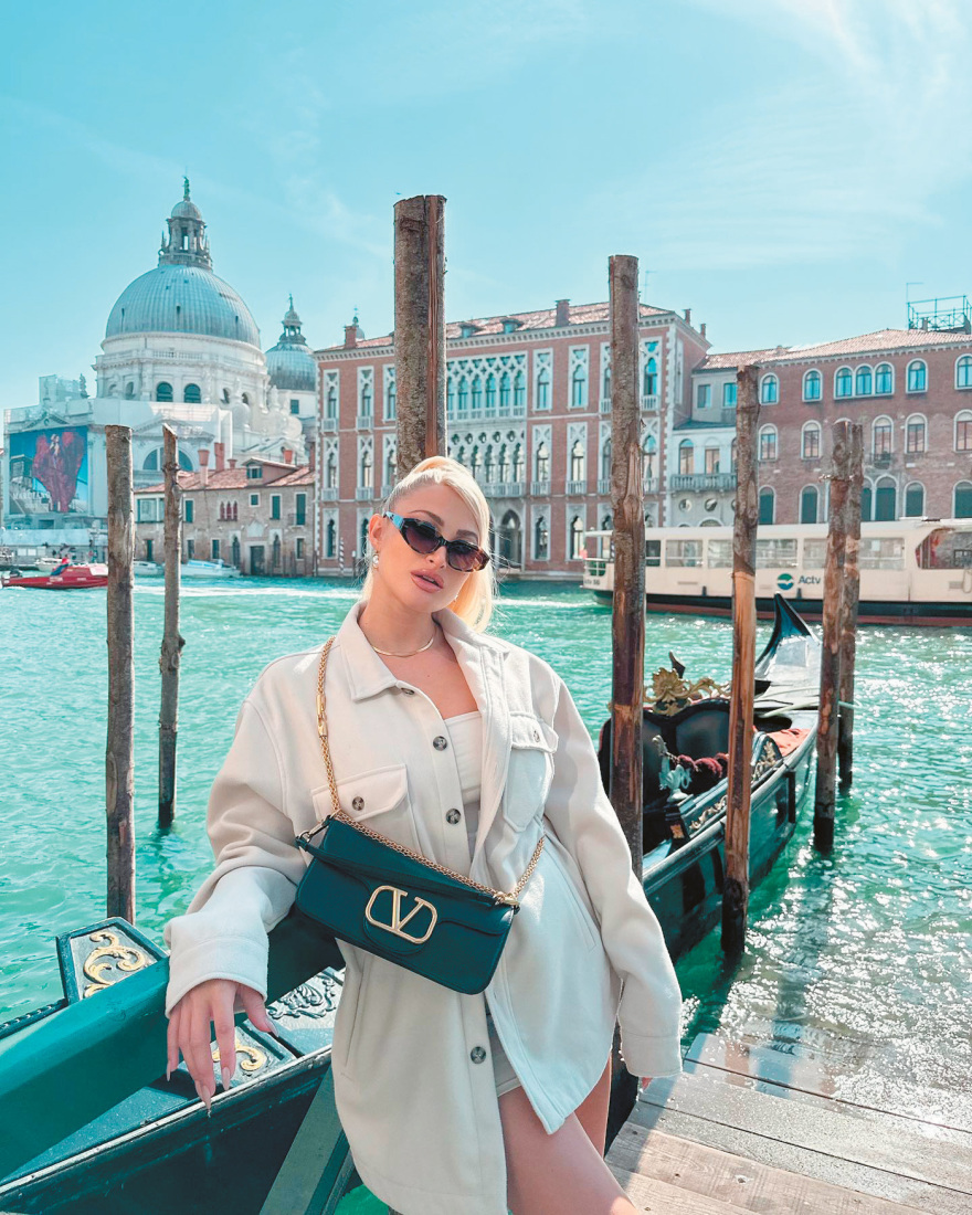 Influencers: Ποιοι και γιατί τους πληρώνουν