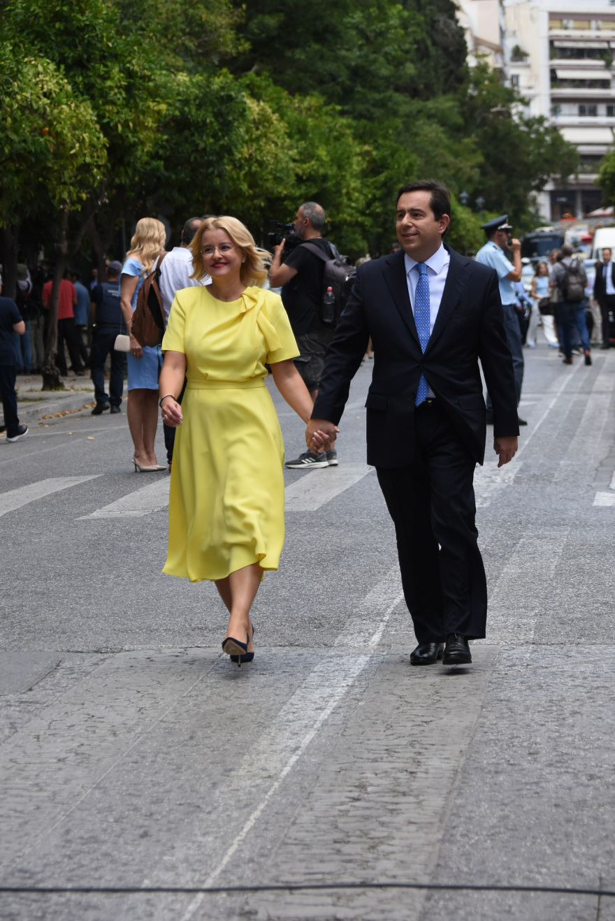 Κυβέρνηση: Ορκίστηκαν οι νέοι υπουργοί και υφυπουργοί - «Καλή αρχή» από τον Μητσοτάκη - Δείτε βίντεο και φωτογραφίες