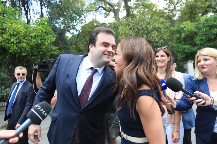 Κυβέρνηση: Ορκίστηκαν οι νέοι υπουργοί και υφυπουργοί - «Καλή αρχή» από τον Μητσοτάκη - Δείτε βίντεο και φωτογραφίες