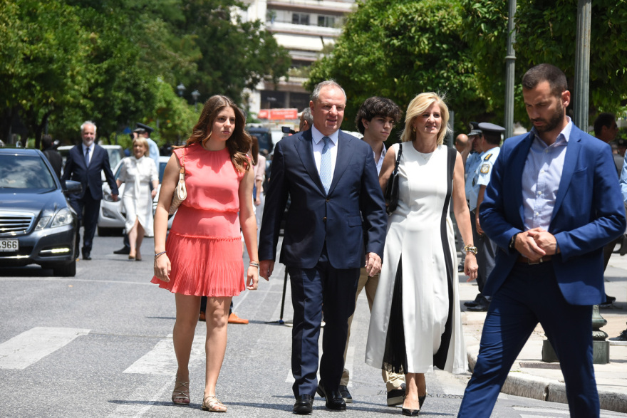 Κυβέρνηση: Ορκίστηκαν οι νέοι υπουργοί και υφυπουργοί - «Καλή αρχή» από τον Μητσοτάκη - Δείτε βίντεο και φωτογραφίες