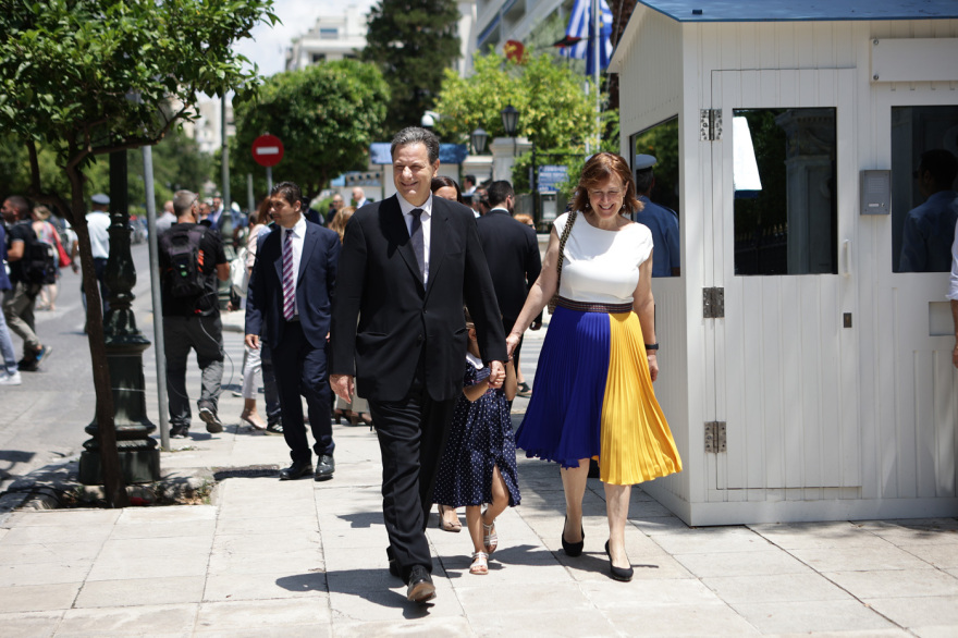 Κυβέρνηση: Ορκίστηκαν οι νέοι υπουργοί και υφυπουργοί - «Καλή αρχή» από τον Μητσοτάκη - Δείτε βίντεο και φωτογραφίες