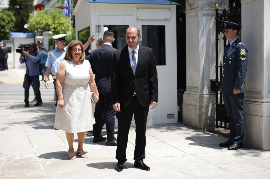 Κυβέρνηση: Ορκίστηκαν οι νέοι υπουργοί και υφυπουργοί - «Καλή αρχή» από τον Μητσοτάκη - Δείτε βίντεο και φωτογραφίες