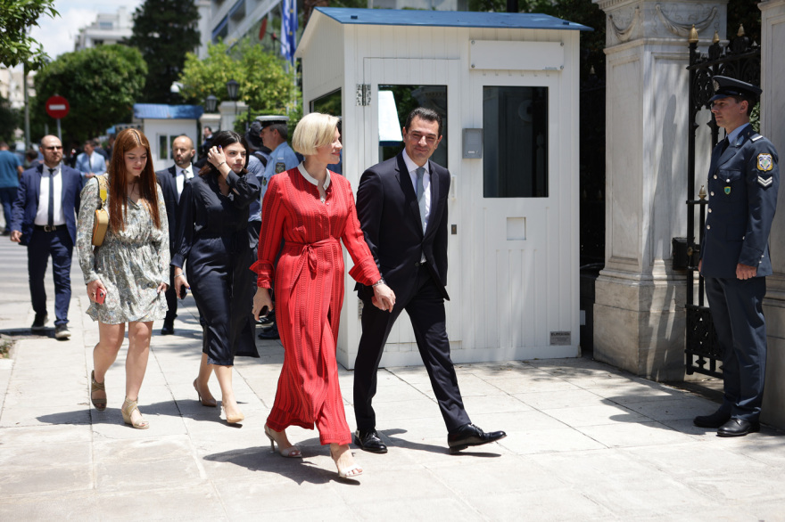 Κυβέρνηση: Ορκίστηκαν οι νέοι υπουργοί και υφυπουργοί - «Καλή αρχή» από τον Μητσοτάκη - Δείτε βίντεο και φωτογραφίες