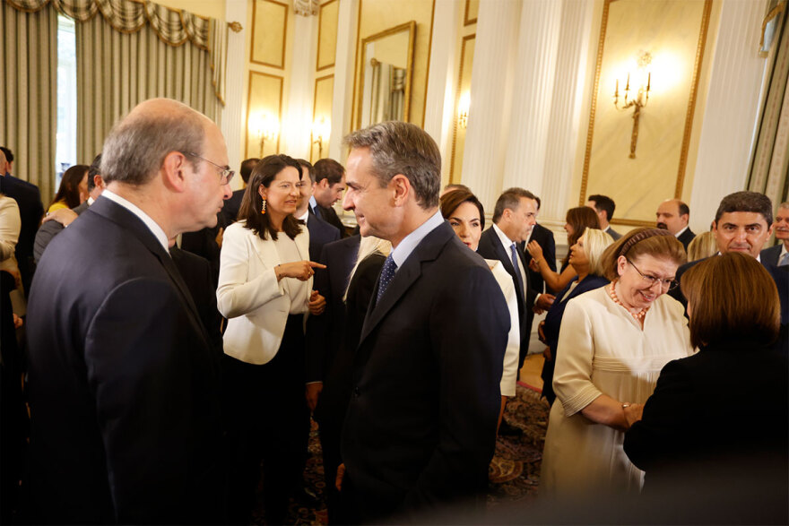 Κυβέρνηση: Ορκίστηκαν οι νέοι υπουργοί και υφυπουργοί - «Καλή αρχή» από τον Μητσοτάκη - Δείτε βίντεο και φωτογραφίες