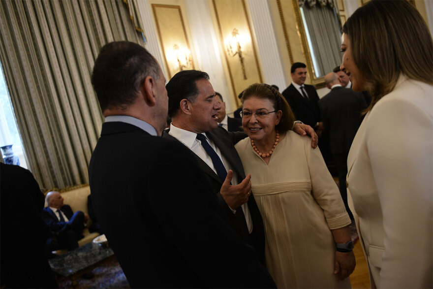 Ορκωμοσία νέας κυβέρνησης: Χαμόγελα, αγκαλιές και πειράγματα στα πηγαδάκια - Δείτε φωτογραφίες