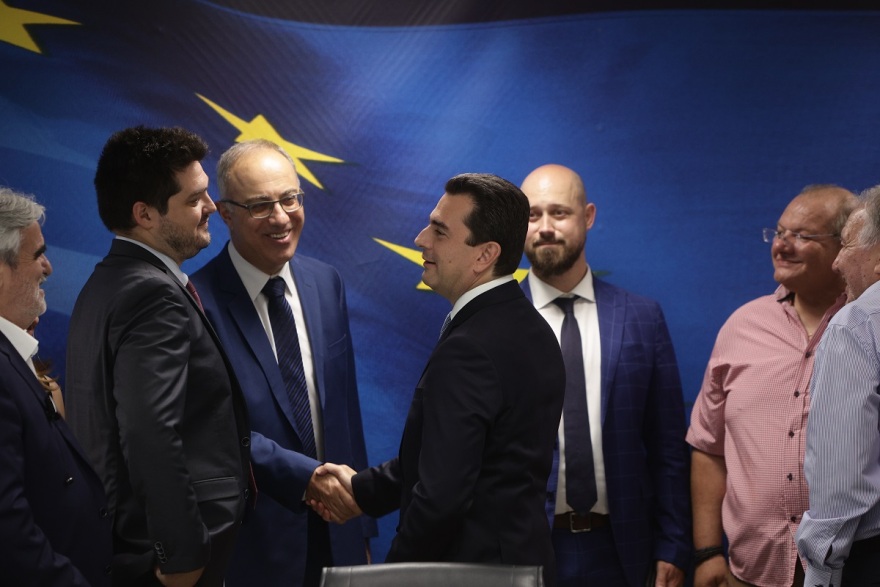 Υπουργείο Ανάπτυξης - Σκρέκας: Το καλάθι του νοικοκυριού θα συνεχιστεί