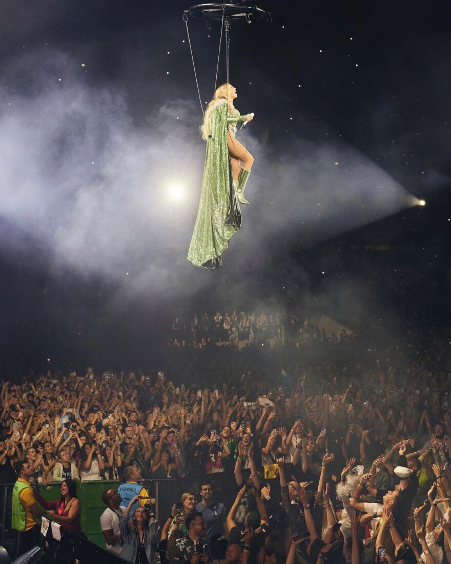 Μπιγιονσέ: «Αιωρείται» στη συναυλία της - Δείτε φωτογραφίες