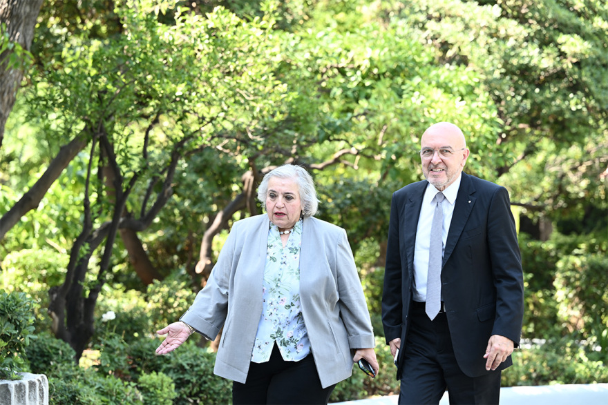 Το πρώτο υπουργικό συμβούλιο της κυβέρνησης σε φωτογραφίες