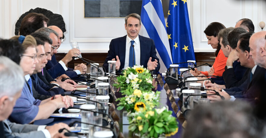 Κυριάκος Μητσοτάκης: Εξηγεί στο Tik Tok τι είναι ο «μπλε φάκελος» που έδωσε στους υπουργούς - Δείτε βίντεο