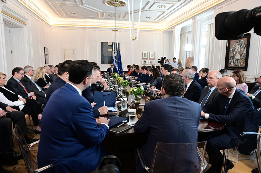 Κυριάκος Μητσοτάκης: Εξηγεί στο Tik Tok τι είναι ο «μπλε φάκελος» που έδωσε στους υπουργούς - Δείτε βίντεο