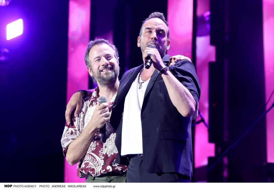 Φωτογραφίες: Η σύζυγος του Πάνου Μουζουράκη, Μαριλού Κοζάρη, βρέθηκε στη συναυλία του