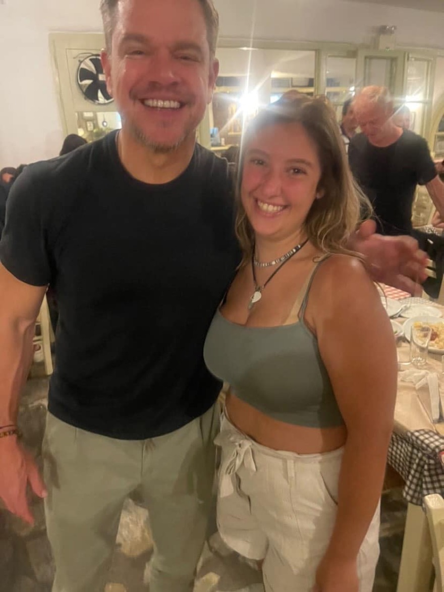 Ματ Ντέιμον: Οι βόλτες του στη Μύκονο - Από το ψητοπωλείο με τον Λίαμ Χέμσγουορθ, στη βίλα με τη σύζυγό του - Δείτε βίντεο