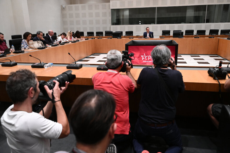 ΣΥΡΙΖΑ: Οι πέντε που συνόδευσαν τον Τσίπρα στο «αντίο» - Δείτε βίντεο