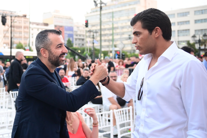 Ολυμπιακός: Παρουσιάστηκαν οι εντυπωσιακές νέες φανέλες 