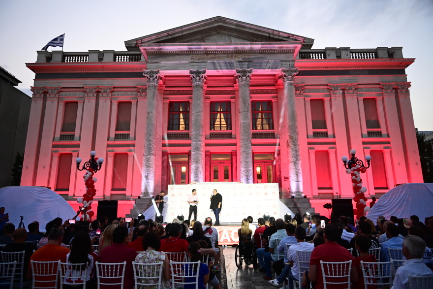 Ολυμπιακός: Παρουσιάστηκαν οι εντυπωσιακές νέες φανέλες 