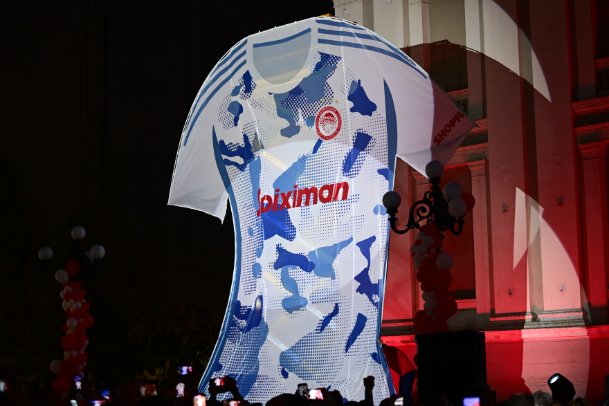 Ολυμπιακός: Παρουσιάστηκαν οι εντυπωσιακές νέες φανέλες 