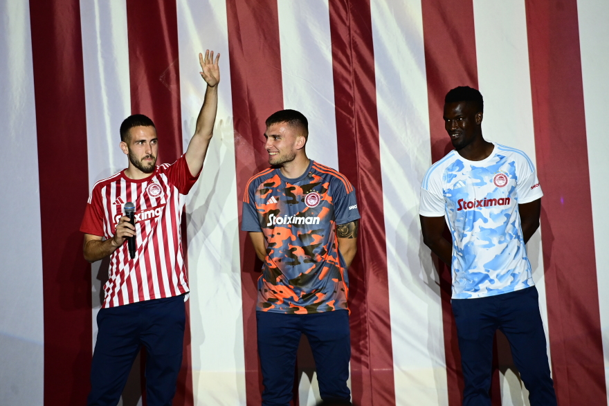 Ολυμπιακός: Παρουσιάστηκαν οι εντυπωσιακές νέες φανέλες 