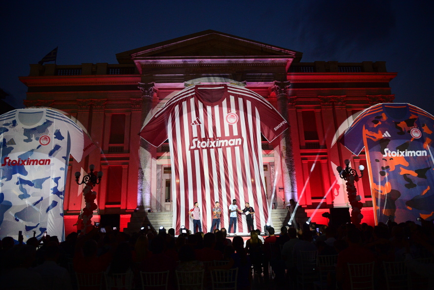 Ολυμπιακός: Παρουσιάστηκαν οι εντυπωσιακές νέες φανέλες 