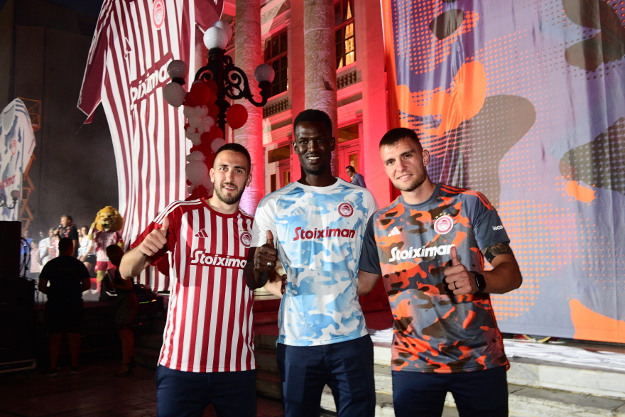 Ολυμπιακός: Παρουσιάστηκαν οι εντυπωσιακές νέες φανέλες 