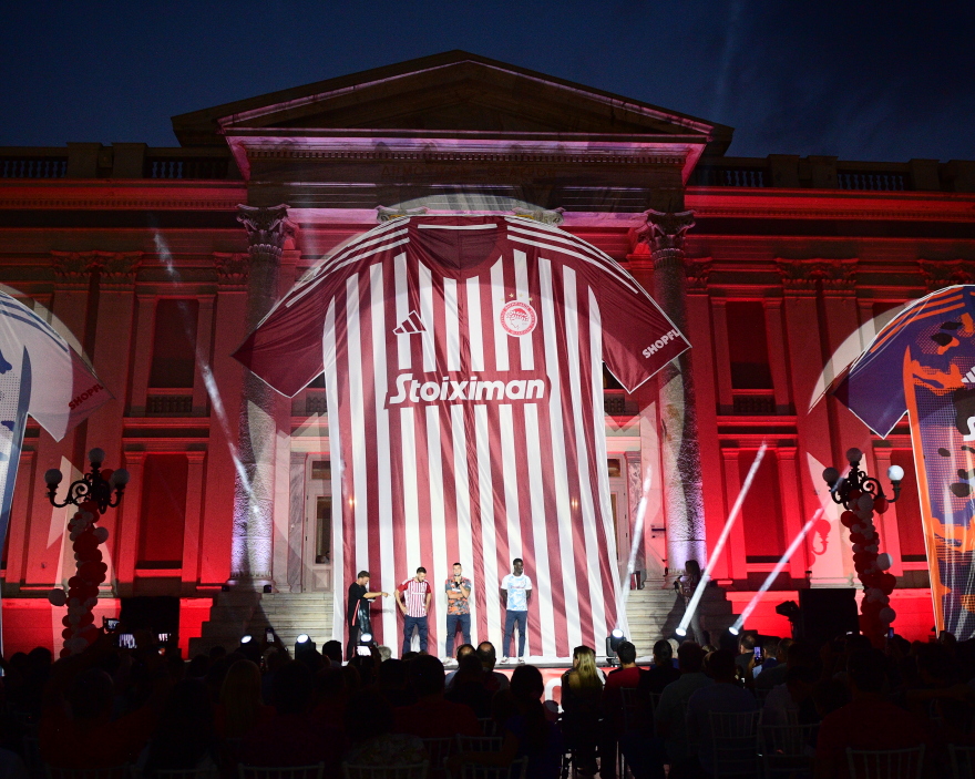 Ολυμπιακός: Παρουσιάστηκαν οι εντυπωσιακές νέες φανέλες 