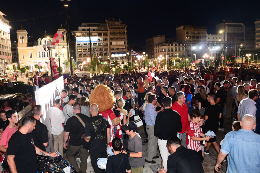 Ολυμπιακός: Παρουσιάστηκαν οι εντυπωσιακές νέες φανέλες 