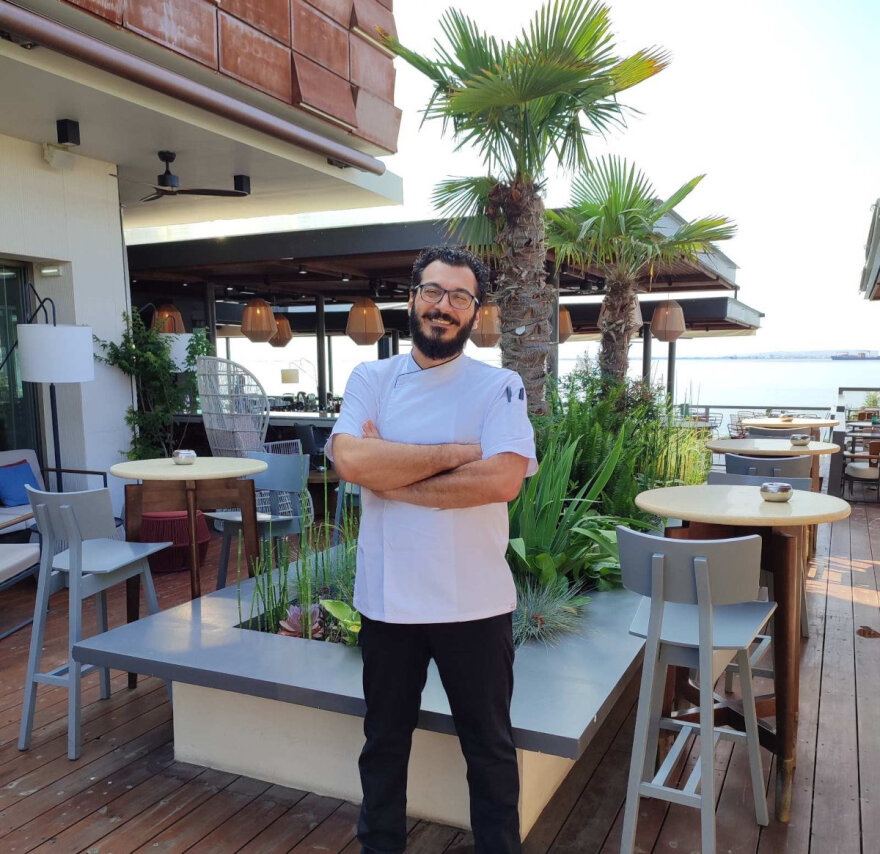 Πανελλαδικές 2023 - Θεσσαλονίκη: Απόφοιτοι ΕΠΑΛ ελπίζουν να μπουν στις σχολές που θέλουν - 43χρονος διάβαζε σε κουζίνες