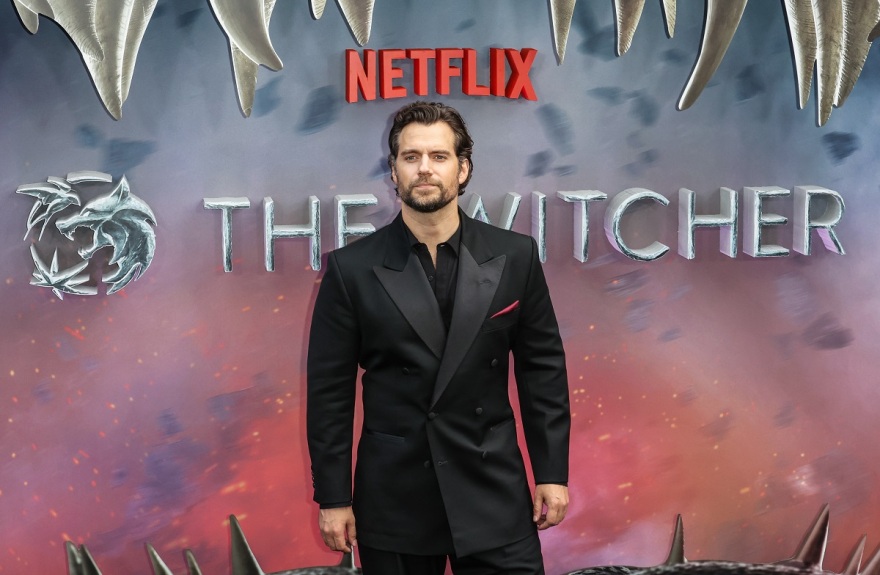 The Witcher: Ο Χένρι Κάβιλ με τη σύντροφό του στην πρεμιέρα της 3ης σεζόν