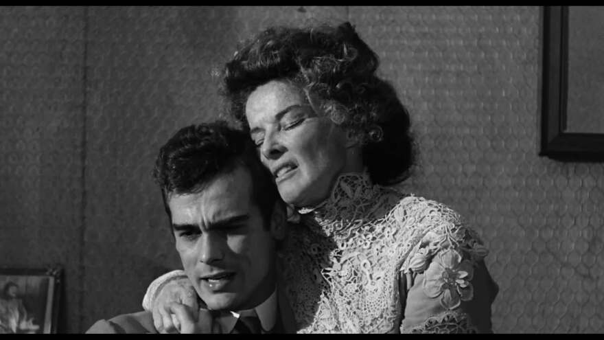 Κάθριν Χέμπορν: Η αντισυμβατική του Χόλιγουντ - «Η άτεκνη, η ανύπαντρη που φορούσε παντελόνια»