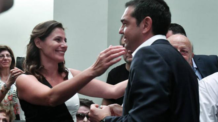 Η Μπέτυ Μπαζιάνα στο πλευρό του Αλέξη Τσίπρα από τα μαθητικά τους χρόνια μέχρι την παραίτηση
