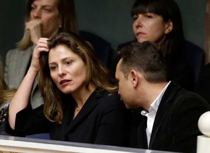 Η Μπέτυ Μπαζιάνα στο πλευρό του Αλέξη Τσίπρα από τα μαθητικά τους χρόνια μέχρι την παραίτηση