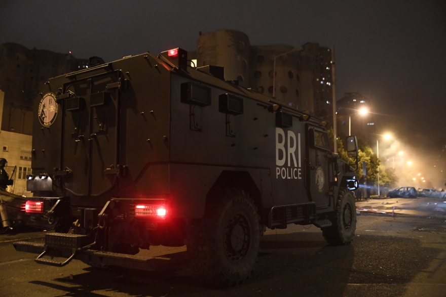 Γαλλία: Χάος για τέταρτη νύχτα - 45.000 αστυνομικοί και τεθωρακισμένα στους δρόμους