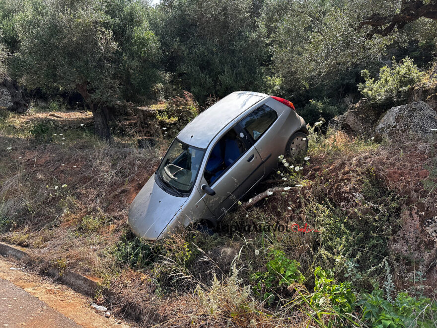 Μεσσηνία: Περίεργο τροχαίο στους Γαργαλιάνους - Η κατηφόρα «πήρε» ΙΧ, δείτε φωτογραφίες