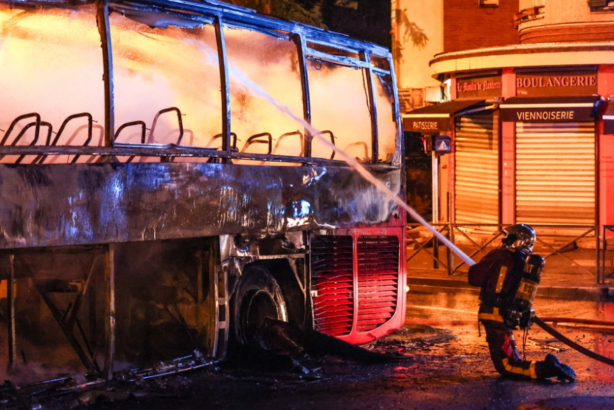 Γαλλία: Συγκρούσεις και δακρυγόνα σε Μασσαλία και Λυών, «ηρεμία» στο Παρίσι την 5η νύχτα των ταραχών
