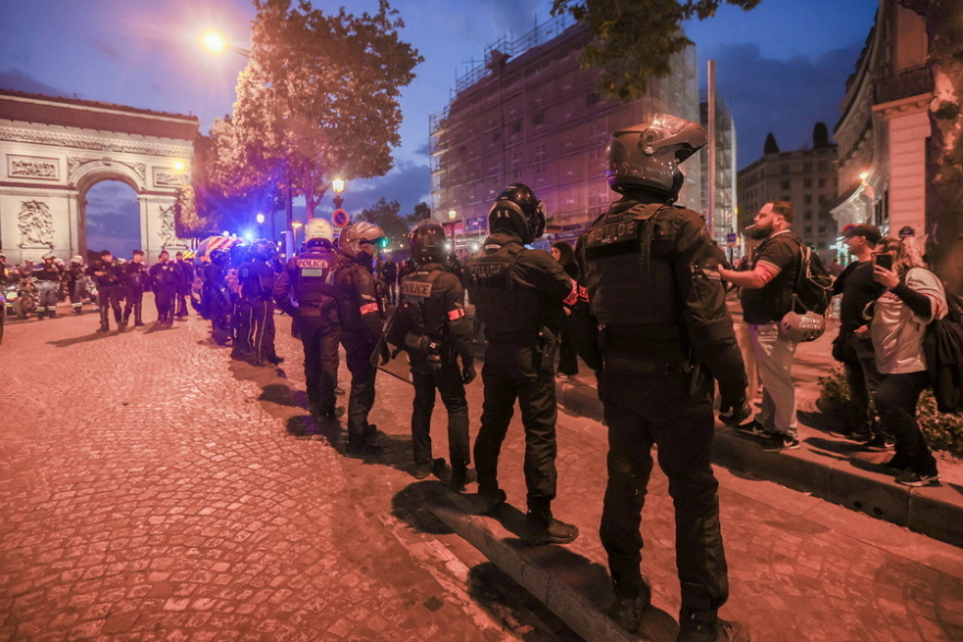 Γαλλία: Συγκρούσεις και δακρυγόνα σε Μασσαλία και Λυών, «ηρεμία» στο Παρίσι την 5η νύχτα των ταραχών