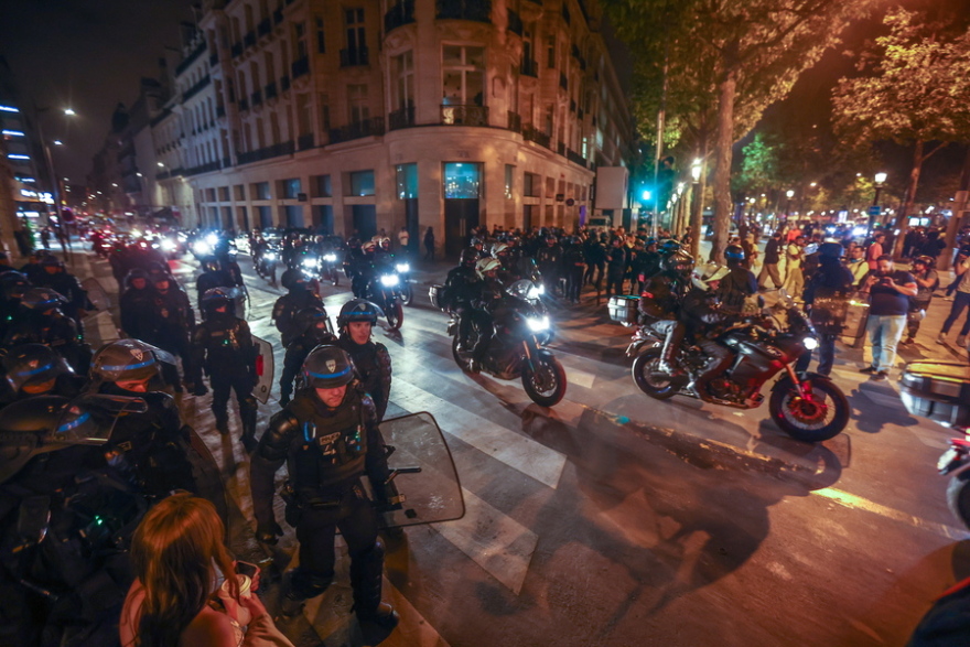 Γαλλία: Συγκρούσεις και δακρυγόνα σε Μασσαλία και Λυών, «ηρεμία» στο Παρίσι την 5η νύχτα των ταραχών