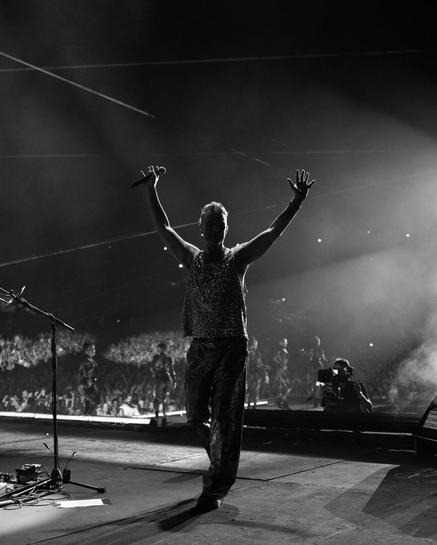 Ρόμπι Γουίλιαμς: «Χαμός» στη συναυλία του στη Μαλακάσα - Το «ευχαριστώ» στο ελληνικό κοινό